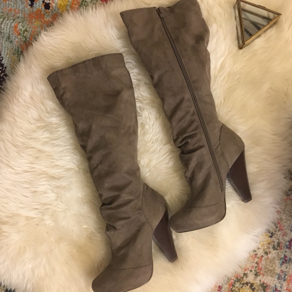 👢Taupe Knee-High Platform Boots with Cone Heels